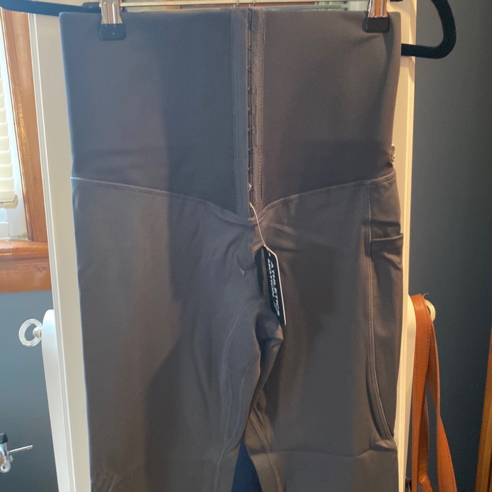 Athletic motion waits training work out leggings with phone pocket